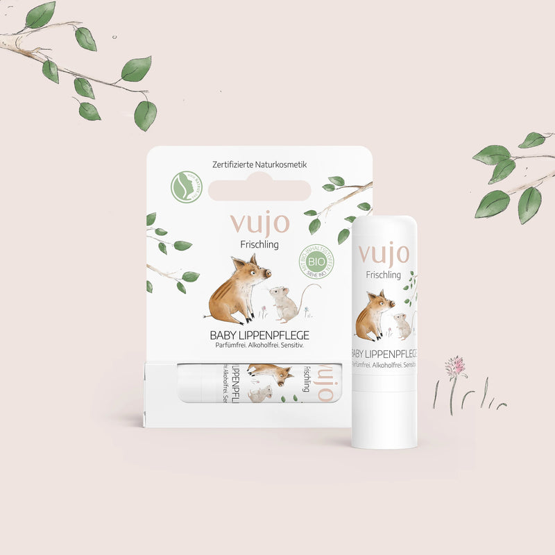 Baby Lippenpflege, Verkaufsverpackung und Stift im Frischling-Design, NATRUE-zertifizierte Naturkosmetik von vujo