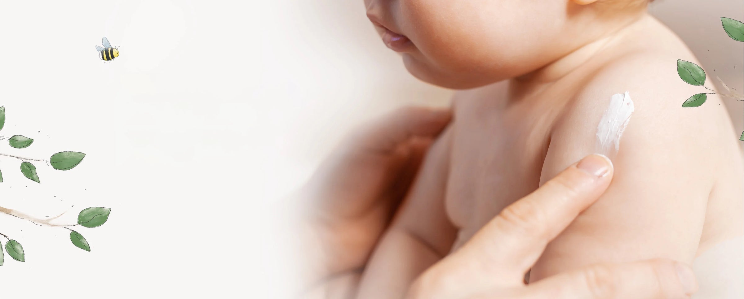 Baby mit erstem Cremetupf, dermatologisch getestete Babypflege