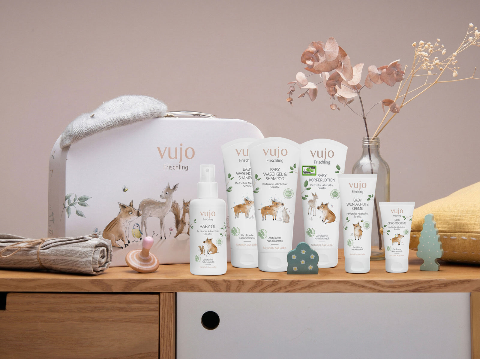 vujo Newborn Essentials Set